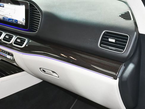 Used 2025 Mercedes-Benz GLE 450e 4MATIC w/ AMG Line Exterior image 63