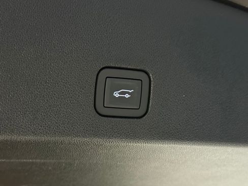 New 2025 Cadillac XT6 Luxury image 44