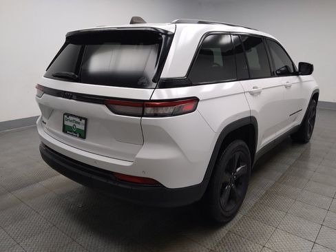 Used 2023 Jeep Grand Cherokee Altitude AWD/4WD image 9