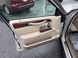 Used 2004 Lincoln Town Car Ultimate image 6