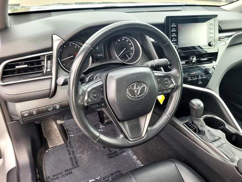 Used 2024 Toyota Camry SE image 9