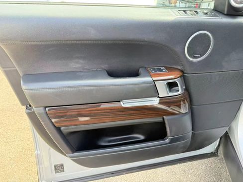 Used 2016 Land Rover Range Rover HSE image 18