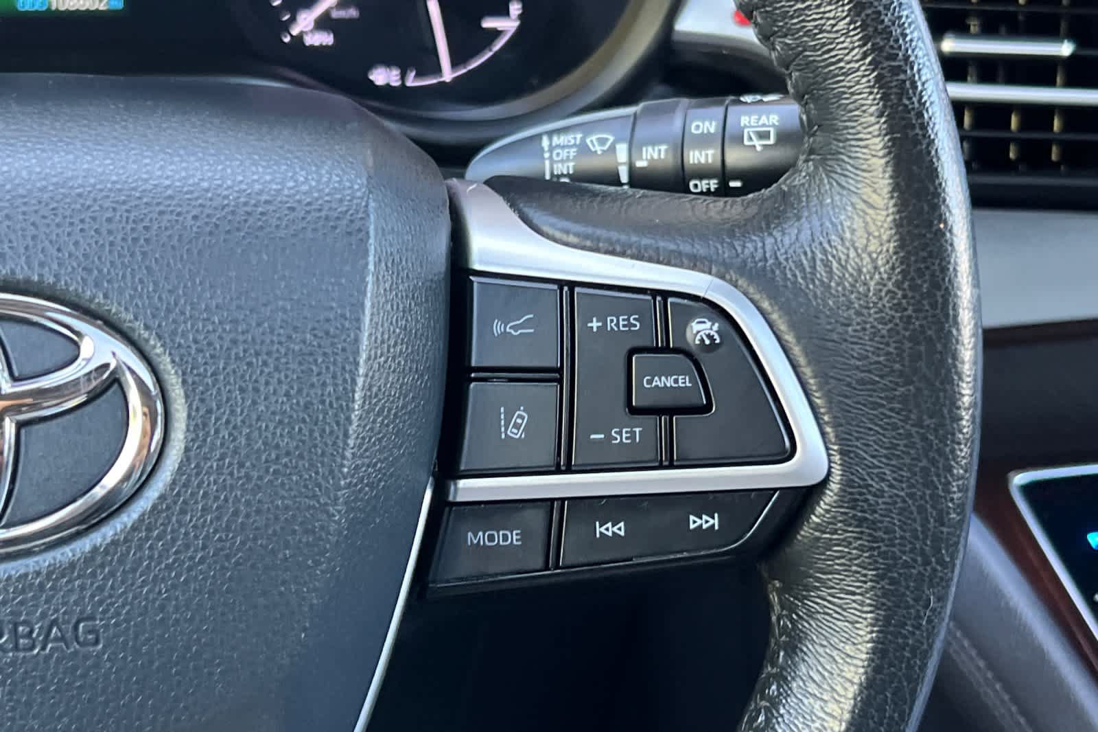 Used 2023 Toyota Sienna XLE AWD/4WD image 28