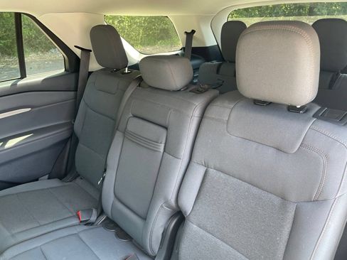 Used 2025 Ford Explorer Active RWD image 33