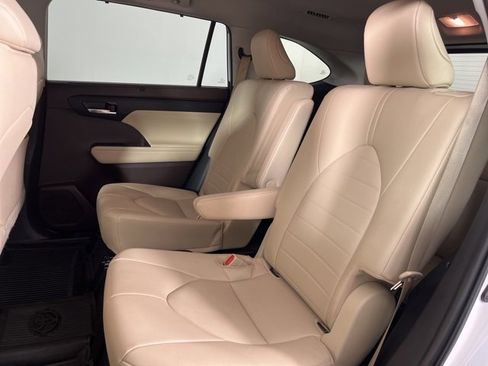 Certified 2022 Toyota Highlander XLE image 15