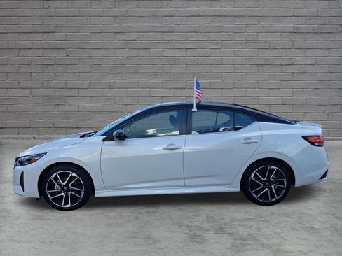 Used 2025 Nissan Sentra SR FWD image 5