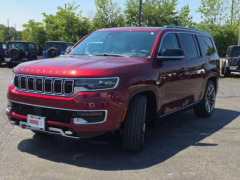 Certified 2024 Jeep Wagoneer Series III w/ Premium Group I AWD/4WD image 4
