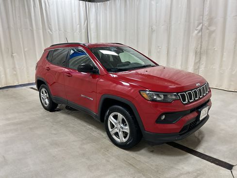 Used 2024 Jeep Compass Latitude AWD/4WD image 1