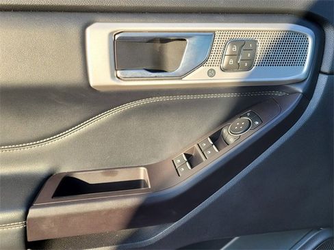 Used 2020 Ford Explorer Limited image 30