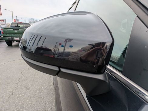 Used 2024 Volkswagen Taos SE image 13