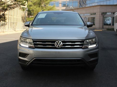 Used 2019 Volkswagen Tiguan SE w/ Panoramic Sunroof Package AWD/4WD image 3