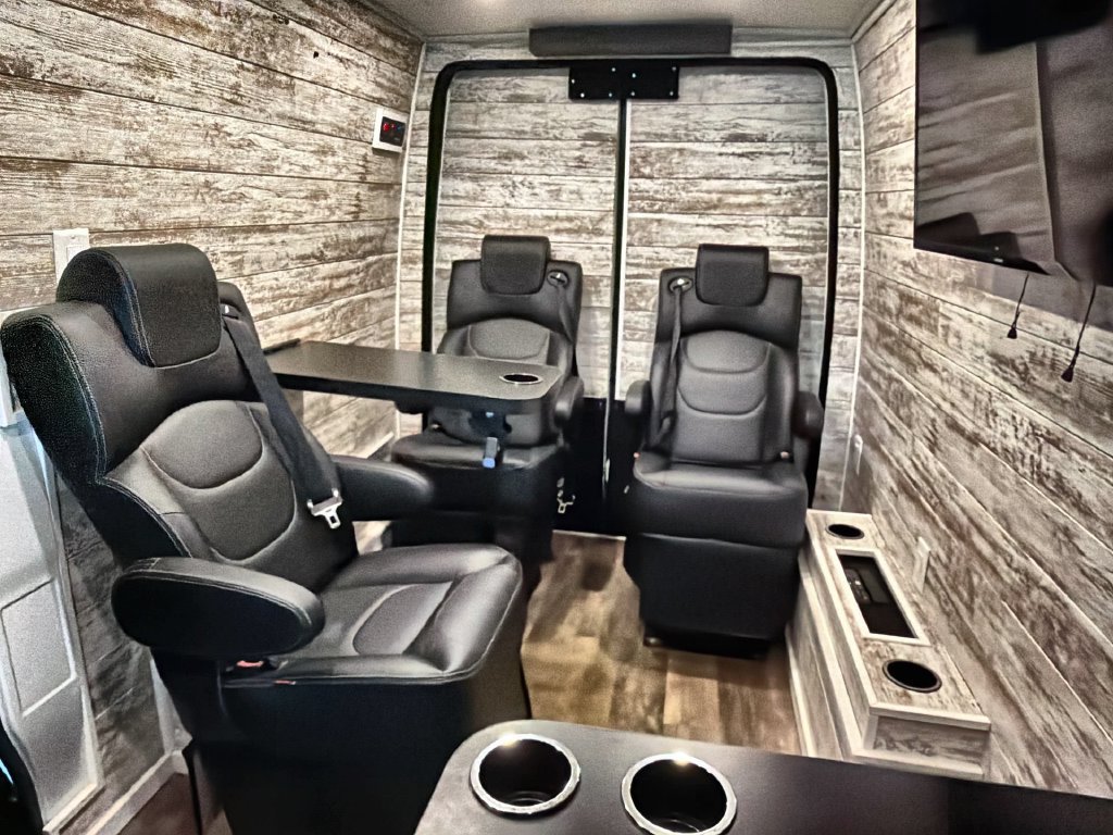 Used 2023 Mercedes-Benz Sprinter 1500 image 27
