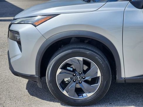 Used 2024 Nissan Rogue SV FWD image 5