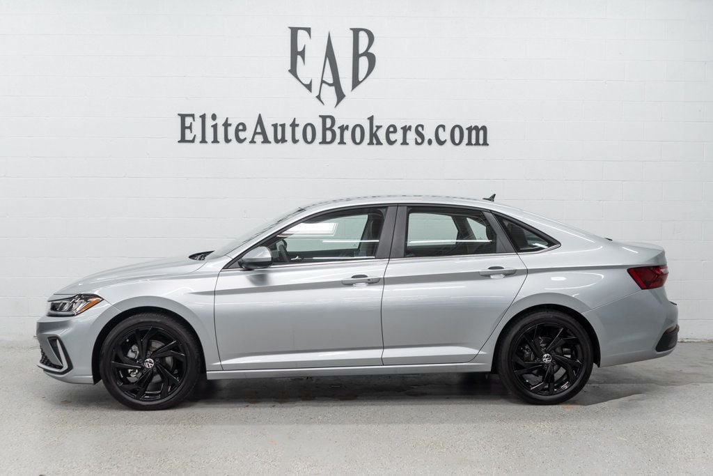 Used 2025 Volkswagen Jetta SE w/ Black Wheel Package FWD image 2