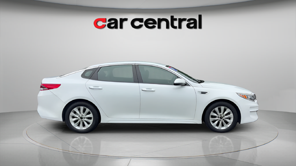 Used 2018 Kia Optima LX w/ 17" Alloy Wheels Package FWD image 6