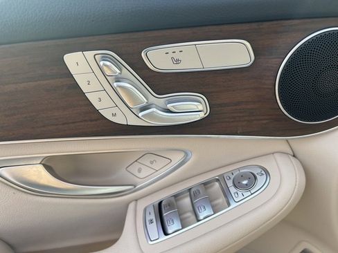 Used 2022 Mercedes-Benz GLC 300 4MATIC image 25