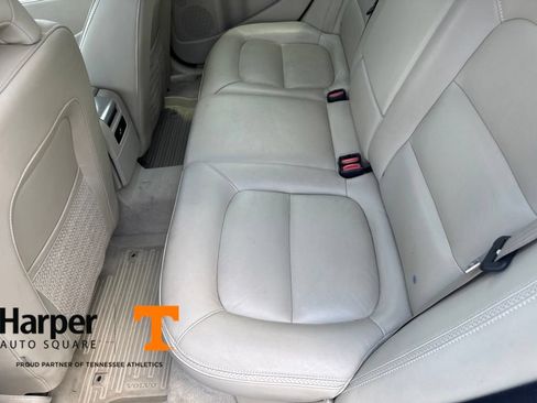 Used 2015 Volvo XC70 T5 Premier FWD image 10
