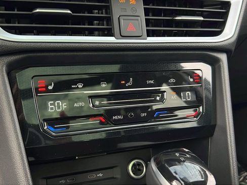 New 2025 Volkswagen Taos SE image 24