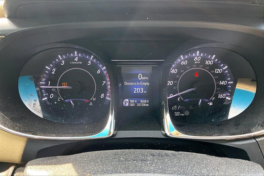 Used 2013 Toyota Avalon Limited w/ Technology Pkg FWD image 26