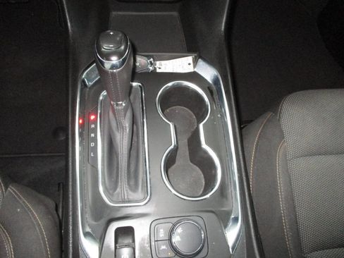 Used 2020 Chevrolet Traverse LT image 12