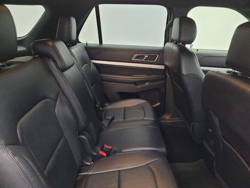 Used 2017 Ford Explorer XLT w/ Equipment Group 202A FWD image 19