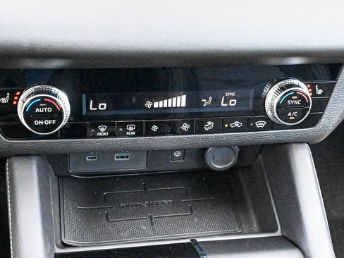 New 2024 Mitsubishi Outlander SE image 20