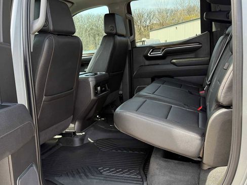 Used 2025 Chevrolet Silverado 1500 LT Trail Boss w/ Convenience Package II AWD/4WD image 8