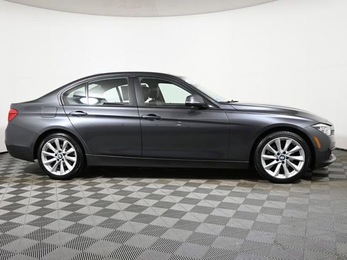 Used 2018 BMW 320i xDrive Sedan w/ Convenience Package image 8