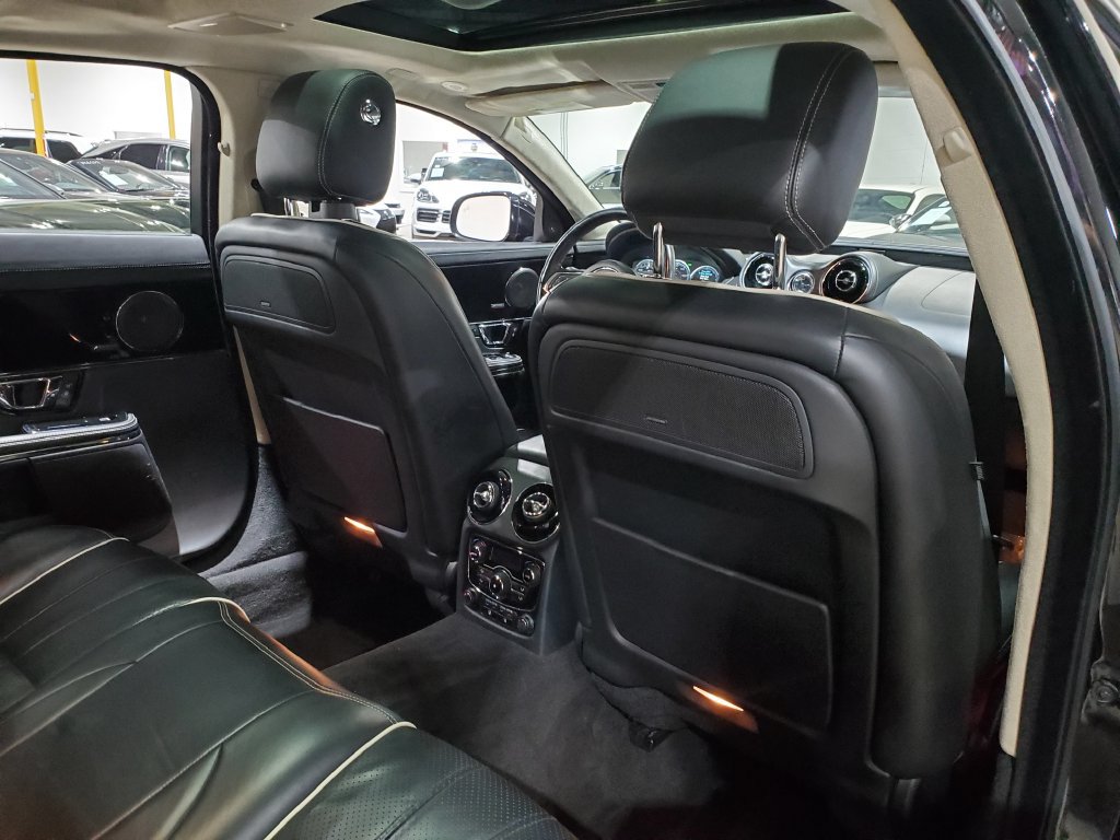 Used 2014 Jaguar XJ L Supercharged RWD image 22