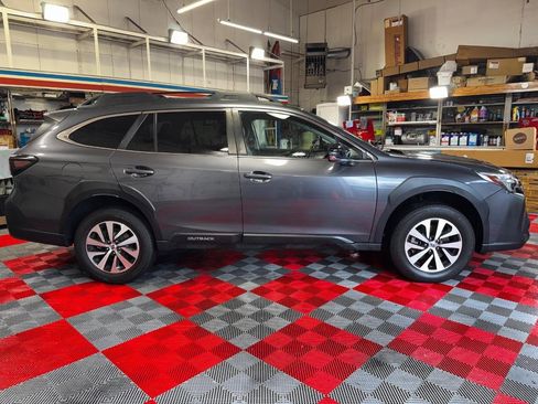 Used 2023 Subaru Outback Premium AWD/4WD image 8