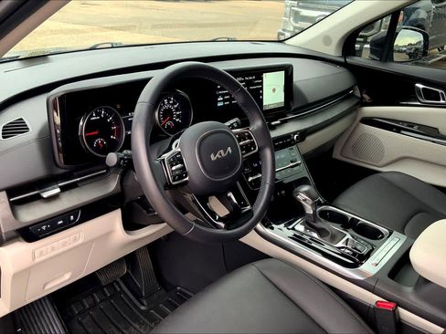 Certified 2024 Kia Carnival EX image 16