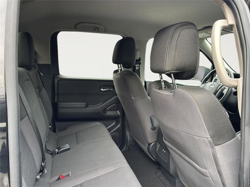 Used 2023 Nissan Frontier SV image 29