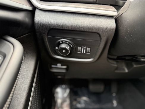 Used 2022 Jeep Grand Cherokee L Limited AWD/4WD image 17