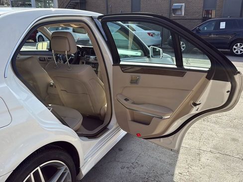 Used 2014 Mercedes-Benz E 350 4MATIC Sedan image 21