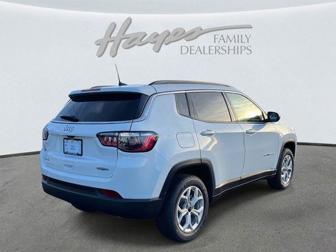 New 2026 Jeep Compass Latitude image 5