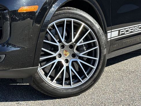 Used 2021 Porsche Cayenne Turbo image 14