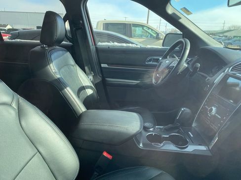 Used 2019 Ford Explorer Limited w/ Class III Trailer Tow Package image 8