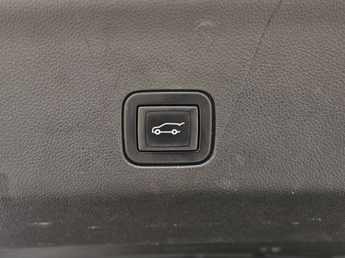 Used 2022 Chevrolet Tahoe Z71 w/ Luxury Package AWD/4WD image 10