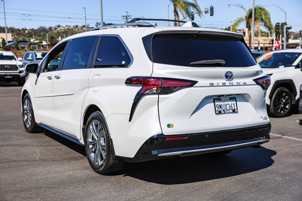 Certified 2024 Toyota Sienna Platinum FWD image 24