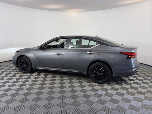Used 2025 Nissan Altima 2.5 SV w/ SV Special Edition Package AWD/4WD image 8