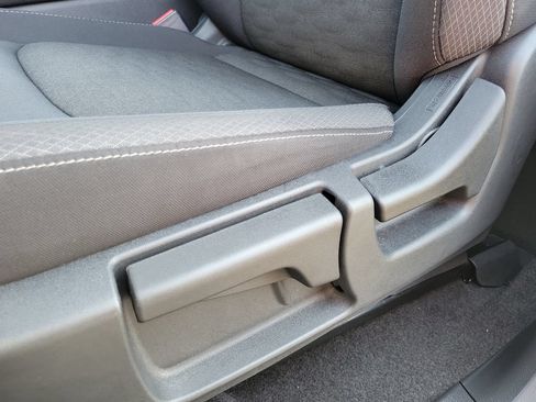 Used 2025 Nissan Pathfinder S FWD image 17