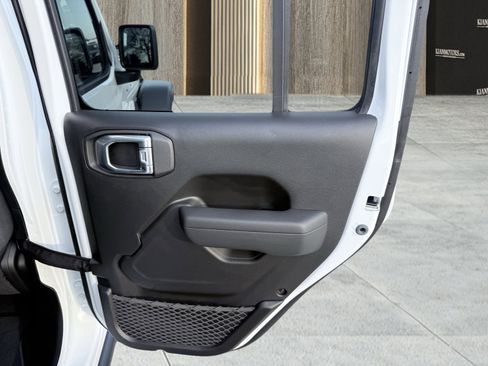 Used 2026 Jeep Wrangler Unlimited Rubicon image 60