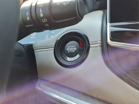 Used 2024 Jeep Compass Limited image 18