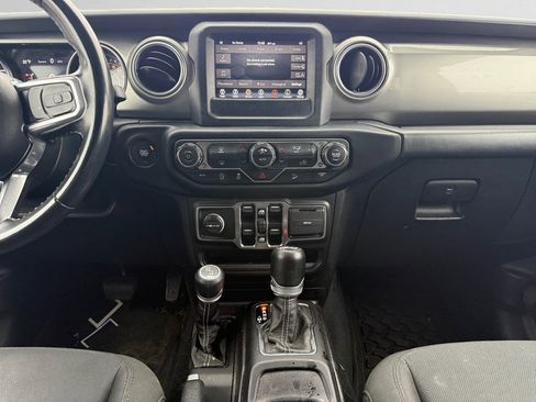 Used 2020 Jeep Wrangler Unlimited Sahara AWD/4WD image 3