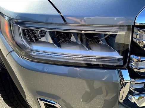 Certified 2023 GMC Acadia SLE w/ Driver Convenience Package image 26