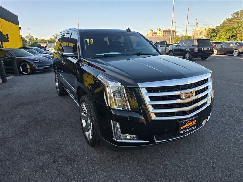 Used 2017 Cadillac Escalade Premium Luxury AWD/4WD image 4