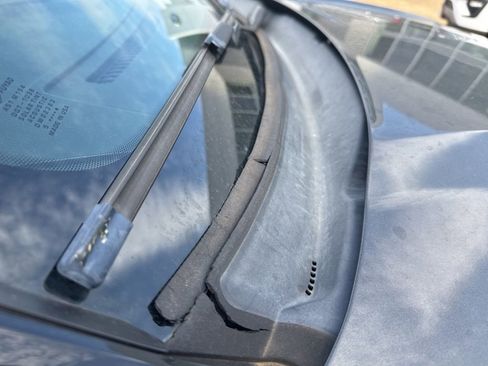 Used 2018 Ford Explorer XLT w/ Equipment Group 202A image 10