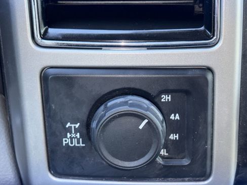 Used 2019 Ford F150 Lariat w/ Equipment Group 502A Luxury AWD/4WD image 18