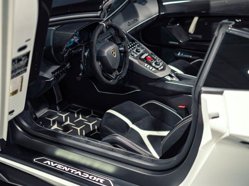 Used 2020 Lamborghini Aventador SVJ AWD/4WD image 24