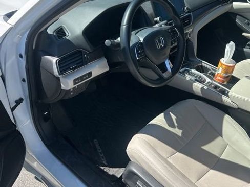 Used 2021 Honda Accord Touring image 4